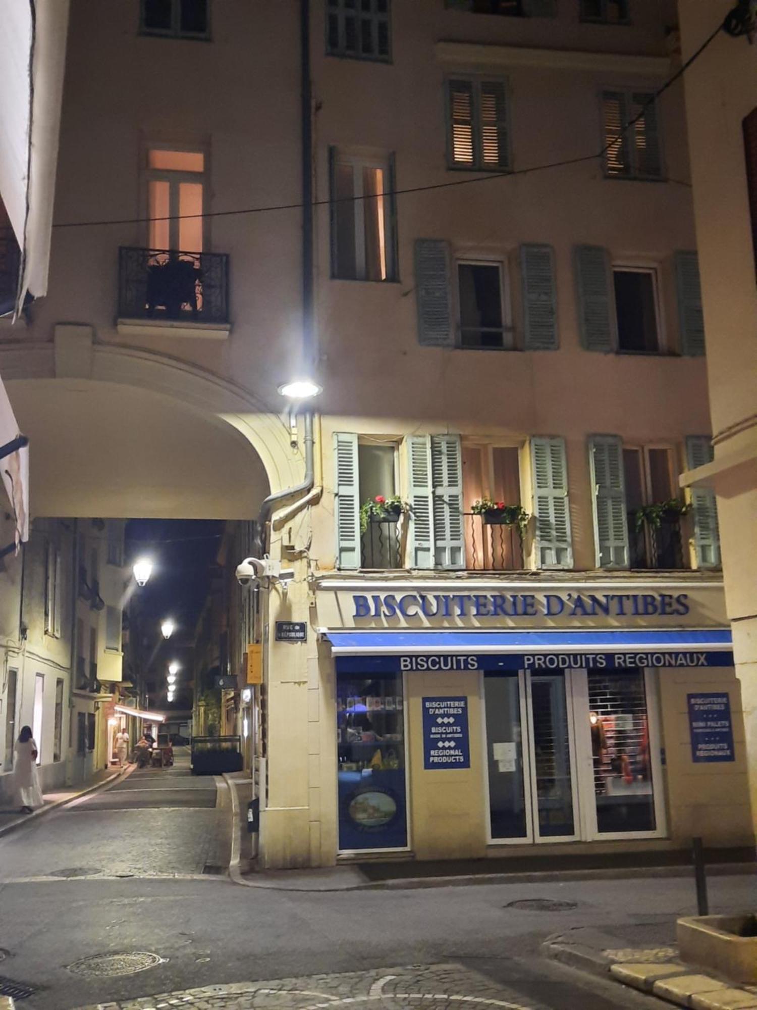 Appartamento Vieille 1 - Luca's Apartment, 1 Bedroom, Max 2 Adults And 2 Kids Antibes