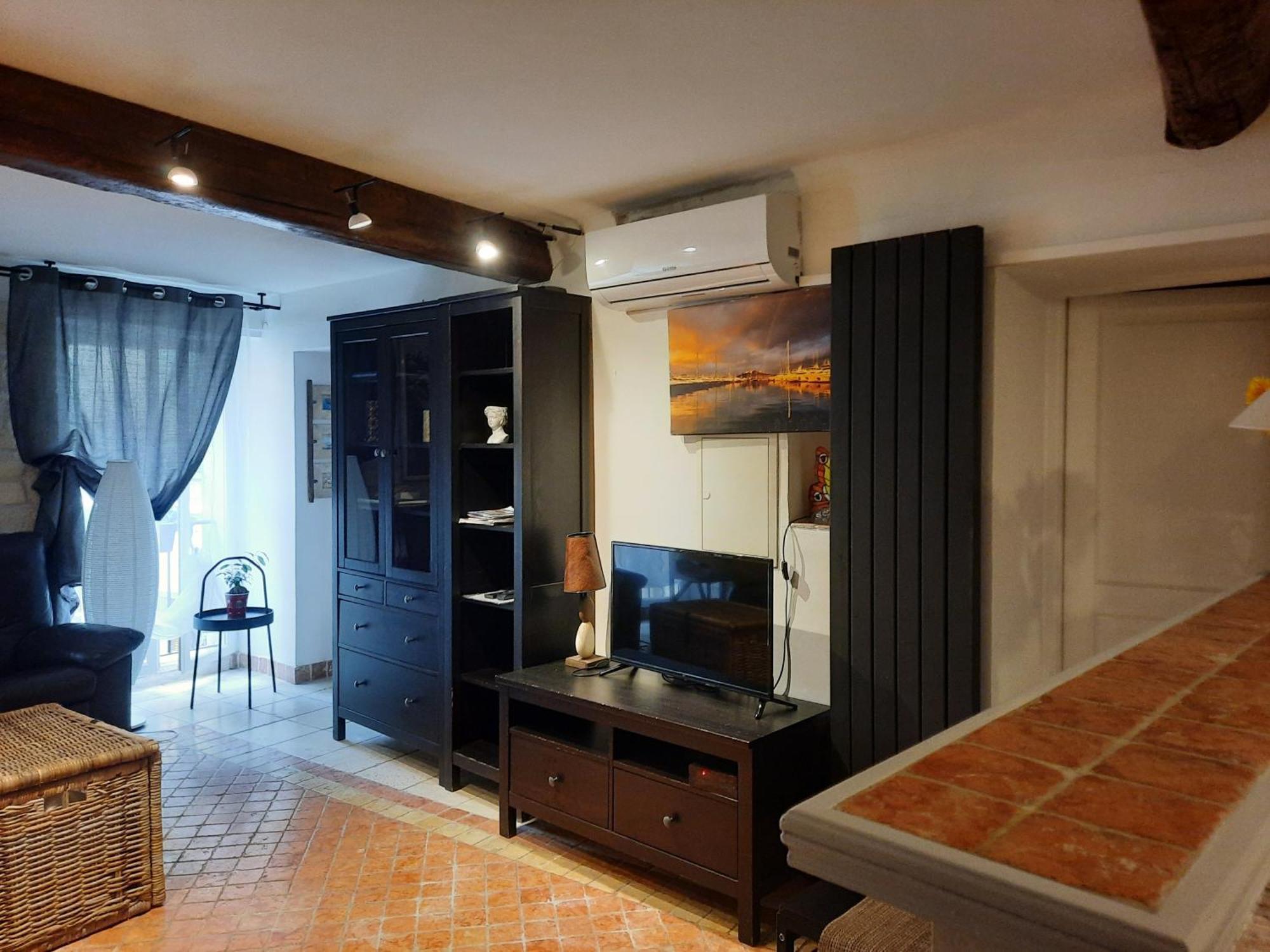 Vieille 1 - Luca's Apartment, 1 Bedroom, Max 2 Adults And 2 Kids