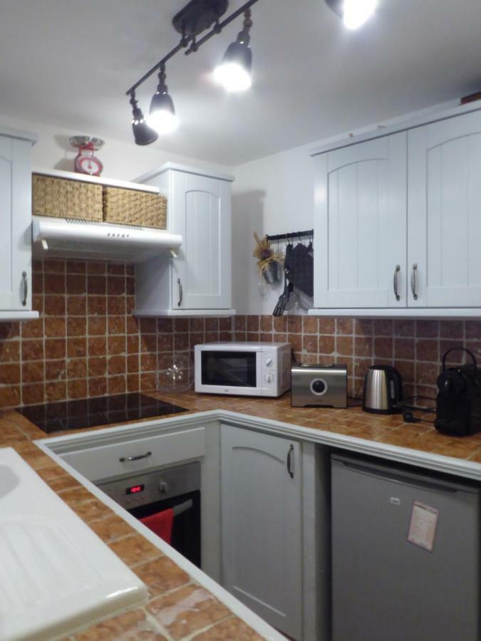 Vieille Ville, 1 Bedroom Apt, Max 2 Adults&2 Kids Antibes