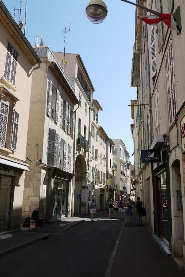 Vieille Ville, 1 Bedroom Apt, Max 2 Adults&2 Kids *