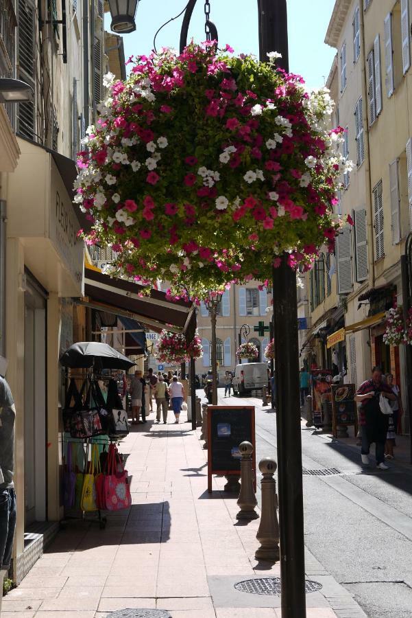 Vieille Ville, 1 Bedroom Apt, Max 2 Adults&2 Kids *