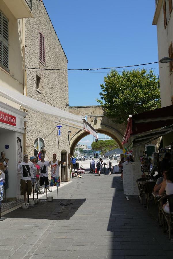 Appartement Vieille Ville, 1 Bedroom Apt, Max 2 Adults&2 Kids