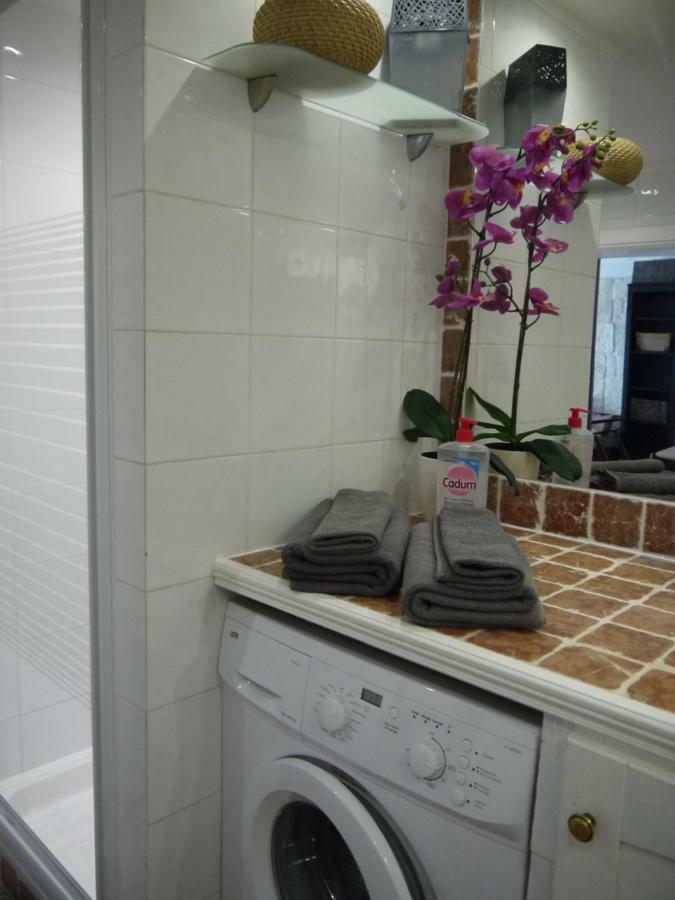 Vieille Ville, 1 Bedroom Apt, Max 2 Adults&2 Kids Antibes