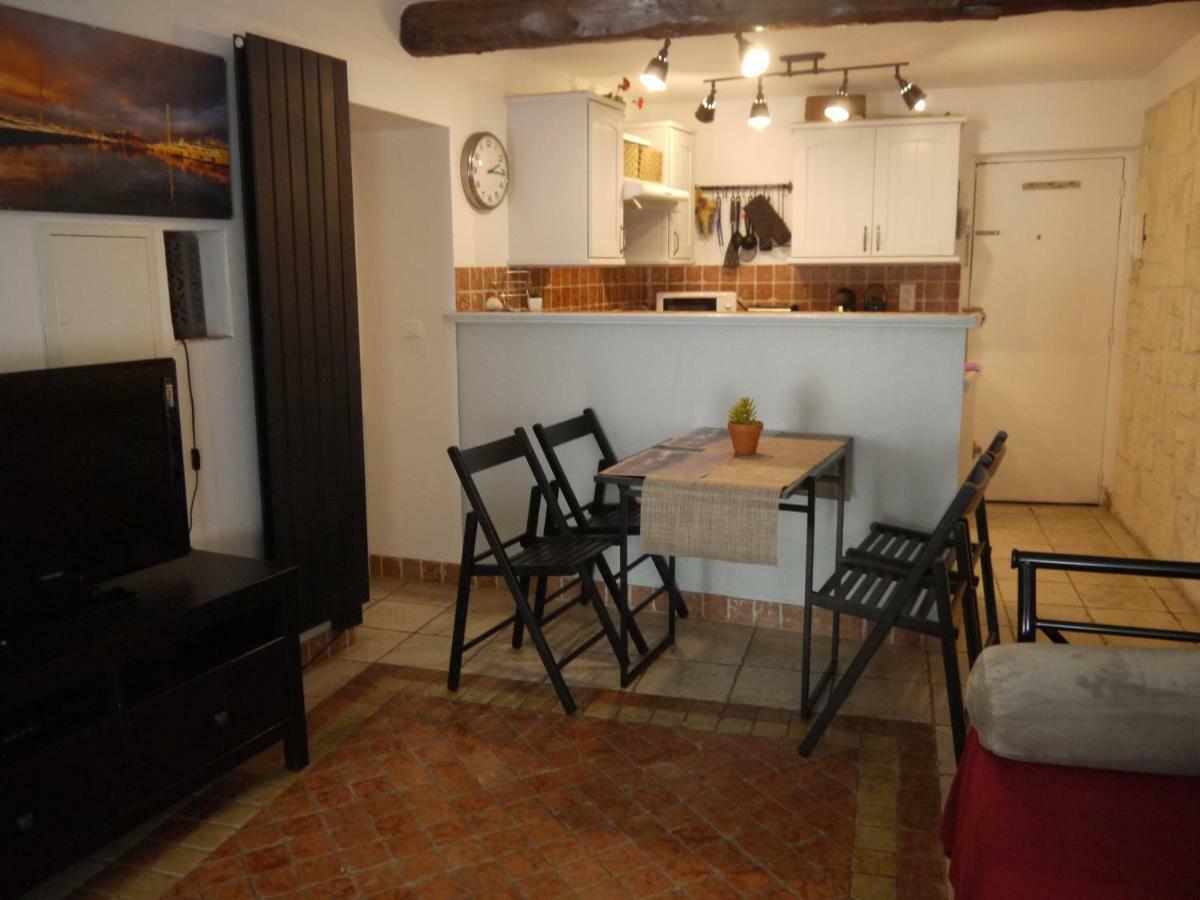 Vieille Ville, 1 Bedroom Apt, Max 2 Adults&2 Kids *